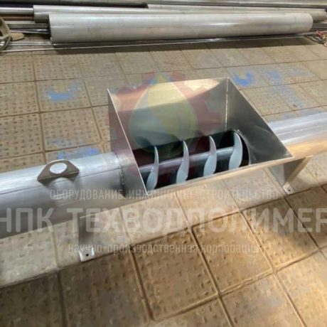 Шнековый конвейер с бункером Шнековый конвейер с бункером