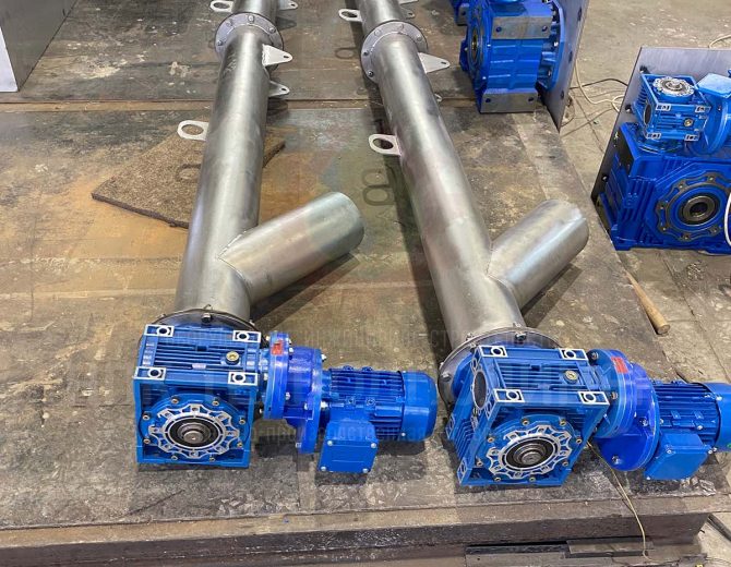 Шнековый конвеер